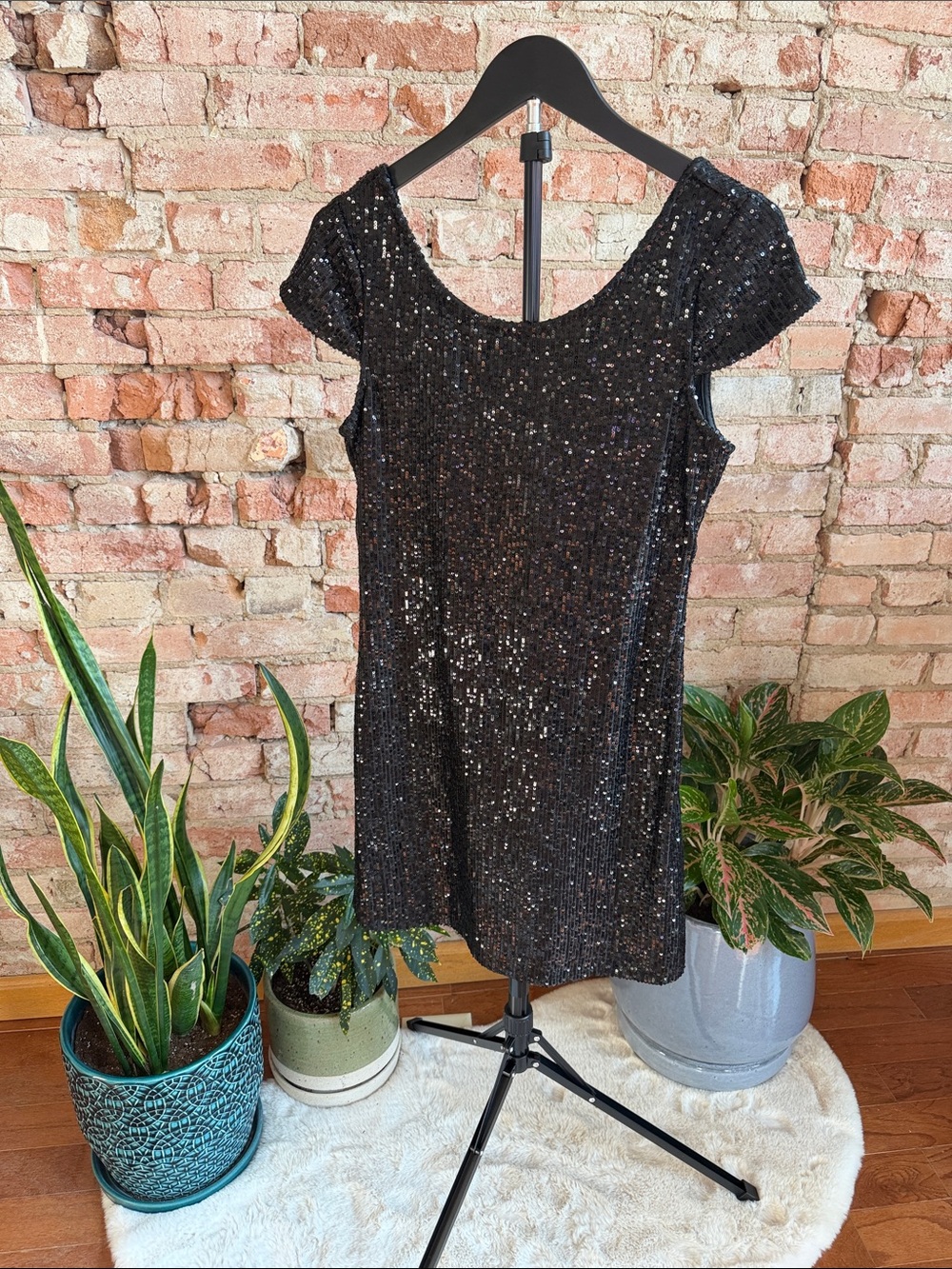 Black Sequin Short Sleeve Party Dress Scoop Back Size Medium ✨🖤